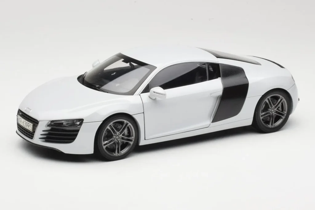 โมเดลรถ 1:18 Audi R8 Type 42 Suzuka สีเทา Kyosho (มือสอง)