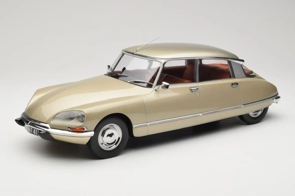 โมเดลรถ 1:12 Citroen DS 23 Pallas สีเบจ Norev