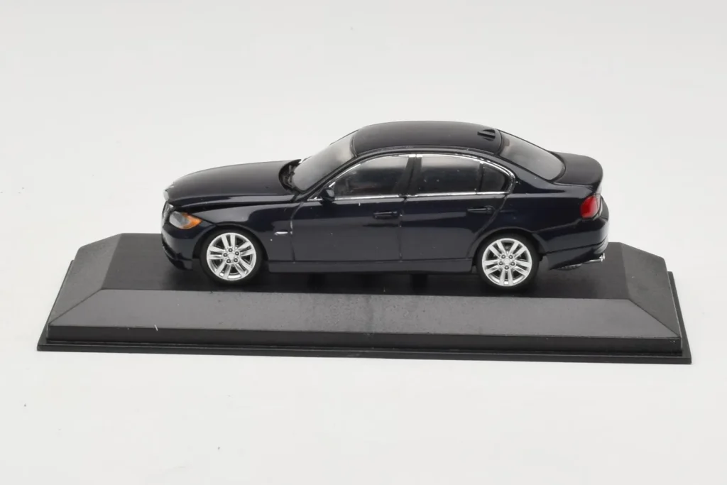 车型 1:43 BMW 3 Series E90 Dark Blue Metallic Minichamps