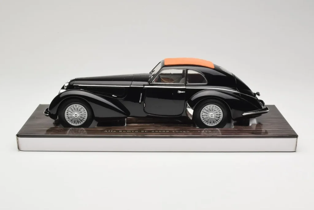 Model 1:18 Alfa Romeo 8C 2900B Lungo Black Minichamps
