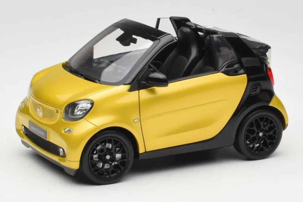 โมเดลรถ 1:18 Smart Fortwo 453 Cabrio Black & Yellow Norev (มือสอง)