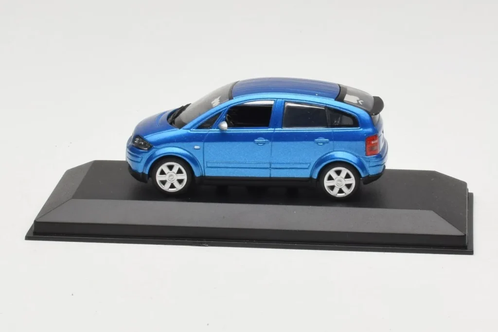 โมเดลรถ 1:43 Audi A2 Light Blue Metallic Minichamps (มือสอง)