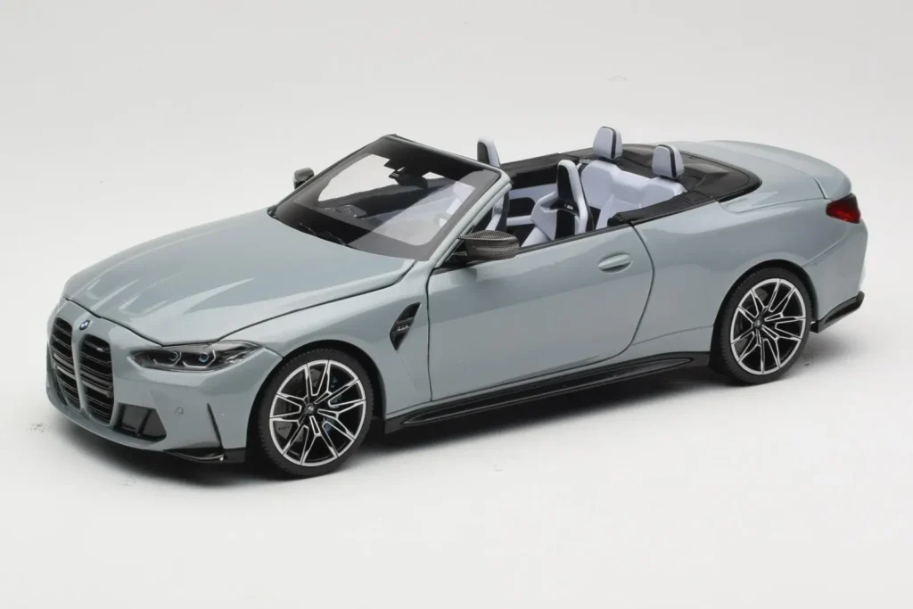โมเดลรถ 1:18 BMW M4 G83 Cabriolet สีเทาเมทัลลิก Minichamps