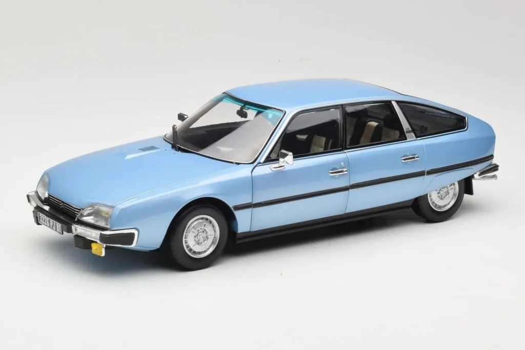 โมเดลรถ 1:18 Citroen CX 2400 GTi Regate สีน้ำเงิน Norev (มือสอง)