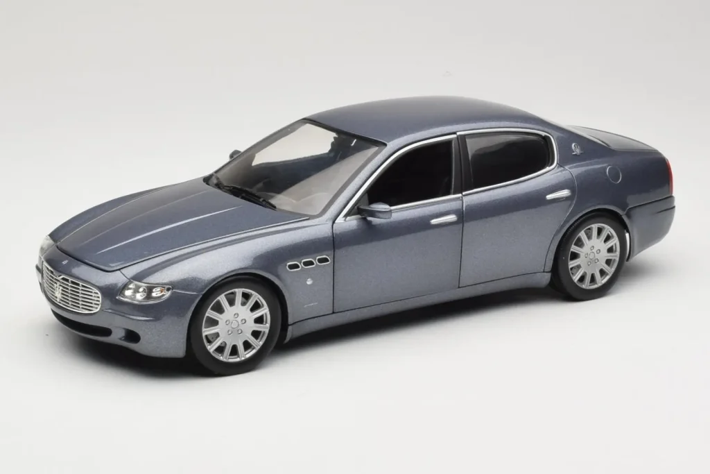 Model 1:18 Maserati Quattroporte metallic blue Hot Wheels