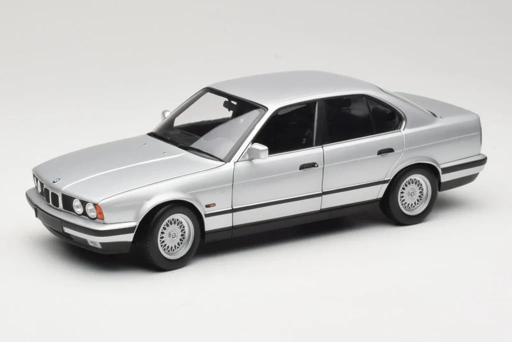 车型 1:18 BMW 535i E34 银色 Minichamps