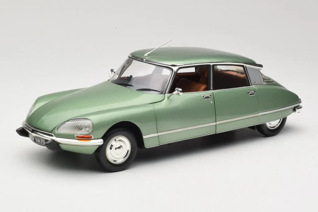 โมเดลรถ 1:18 Citroen DS23 Pallas สีเขียว Norev (มือสอง)