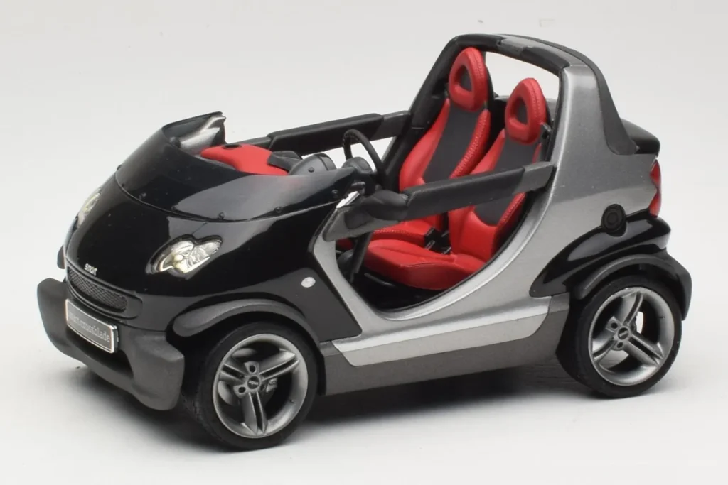 โมเดลรถ 1:18 Smart Crossblade 450 สีดำ Minichamps (มือสอง)