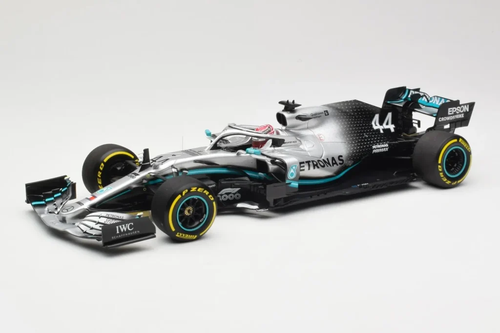โมเดลรถ 1:18 Mercedes AMG Petronas W10 #44 L. Hamilton Winner Chinese GP ปี 2019 Minichamps (มือสอง)