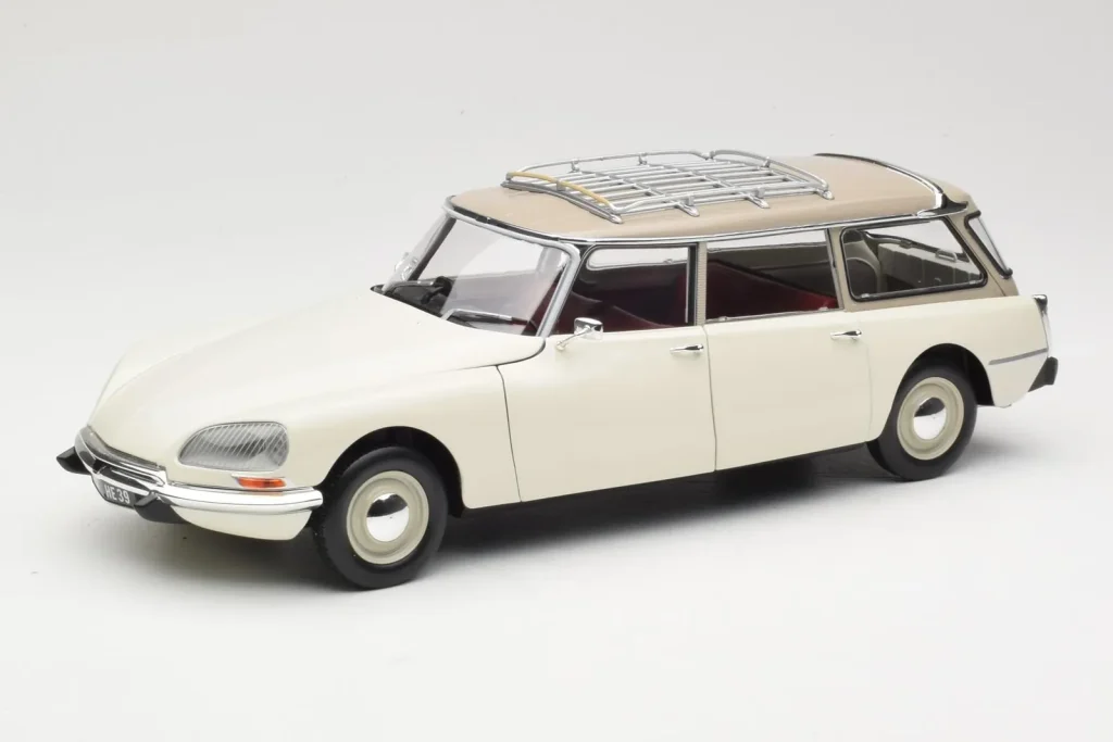 โมเดลรถ 1:18 Citroen DS21 Break สีขาว Norev (มือสอง)