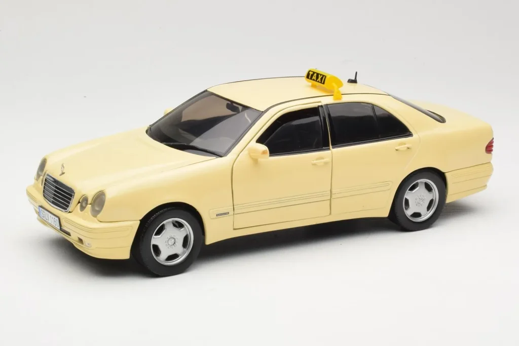 โมเดลรถ 1:18 Mercedes E320 W210 Taxi Sun Star (มือสอง)