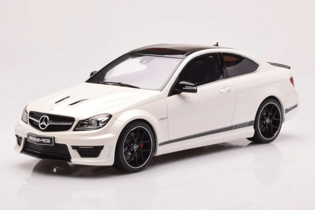 โมเดลรถ 1:18 Mercedes AMG C63 W204 Edition 507 สีขาว GT Spirit