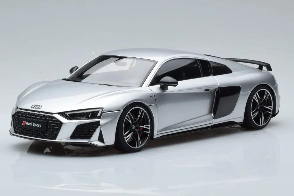 Model 1:18 Audi R8 Performance silver Kengfai