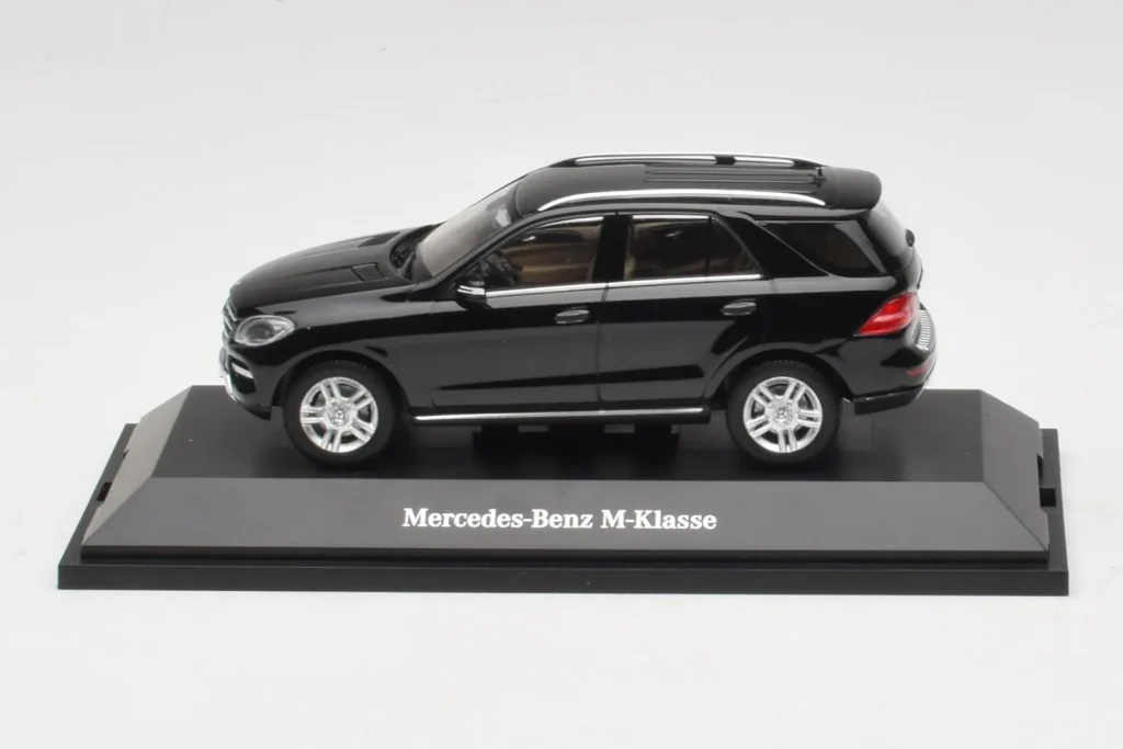 โมเดลรถ 1:43 Mercedes M-Class W166 Obsidian สีดำเมทัลลิก Minichamps (มือสอง)