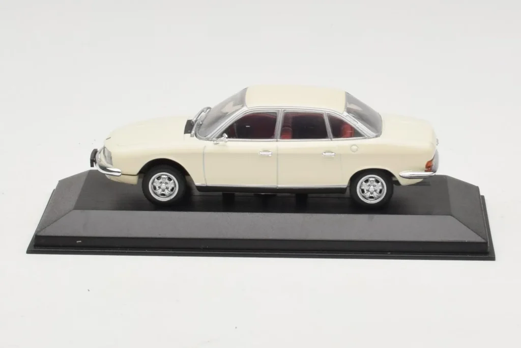 โมเดลรถ 1:43 NSU Ro80 สีขาว Minichamps (มือสอง)