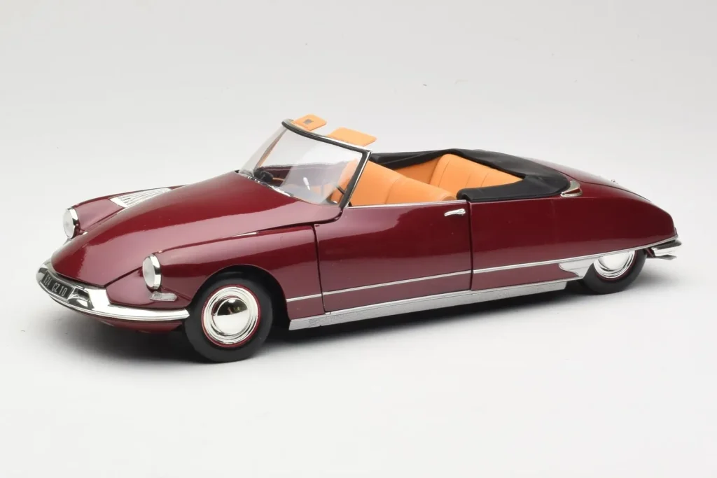 โมเดลรถ 1:18 Citroen DS19 Cabriolet Bordeaux Norev (มือสอง)