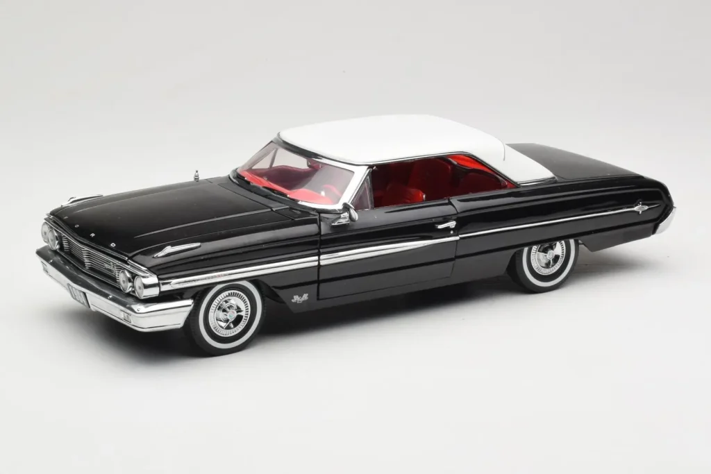 โมเดลรถ 1:18 Ford Galaxie 500 สีดำ Sun Star (มือสอง)