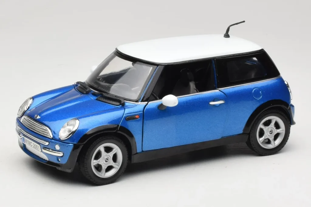 โมเดลรถ 1:18 Mini Cooper R50 Blue With White Roof Mondo Motors (มือสอง)