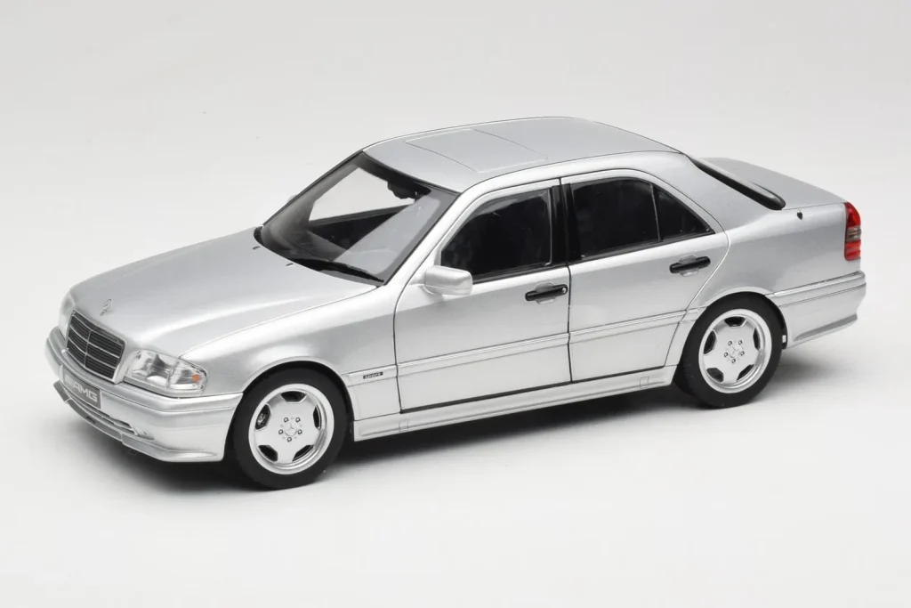 โมเดลรถ 1:18 Mercedes C36 AMG W202 สีเงินเมทัลลิก Norev (มือสอง)