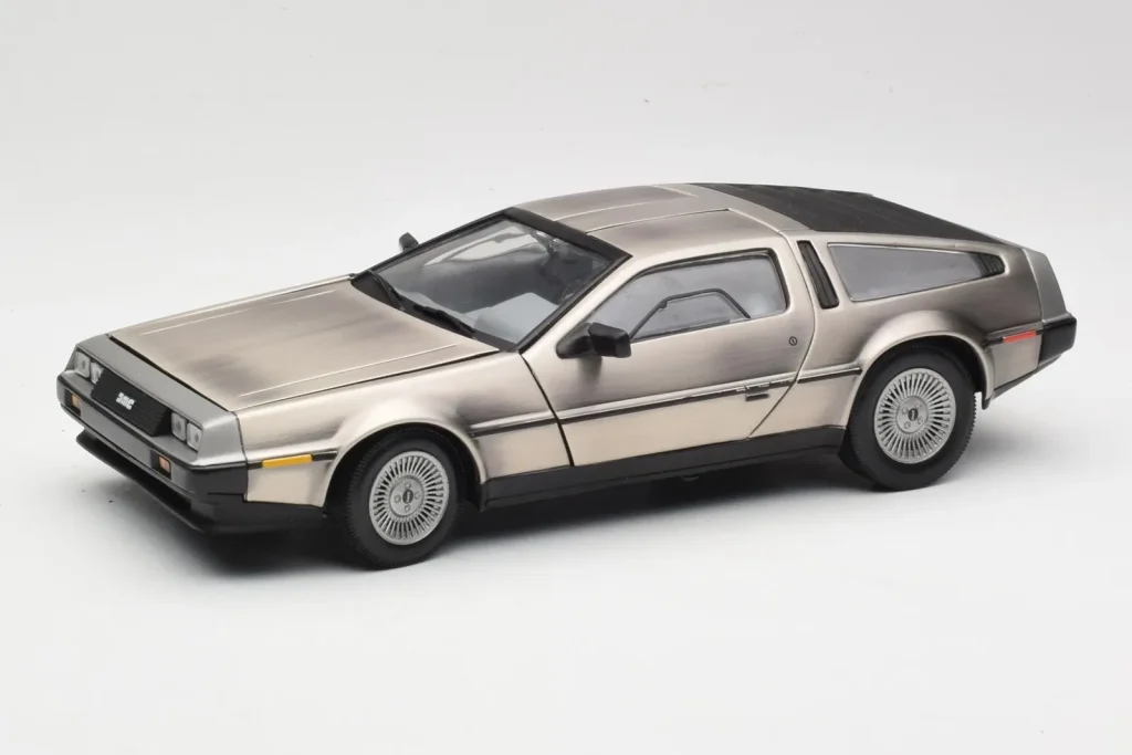 โมเดลรถ 1:18 DeLorean DMC-12 LK สีเงิน Sun Star (มือสอง)