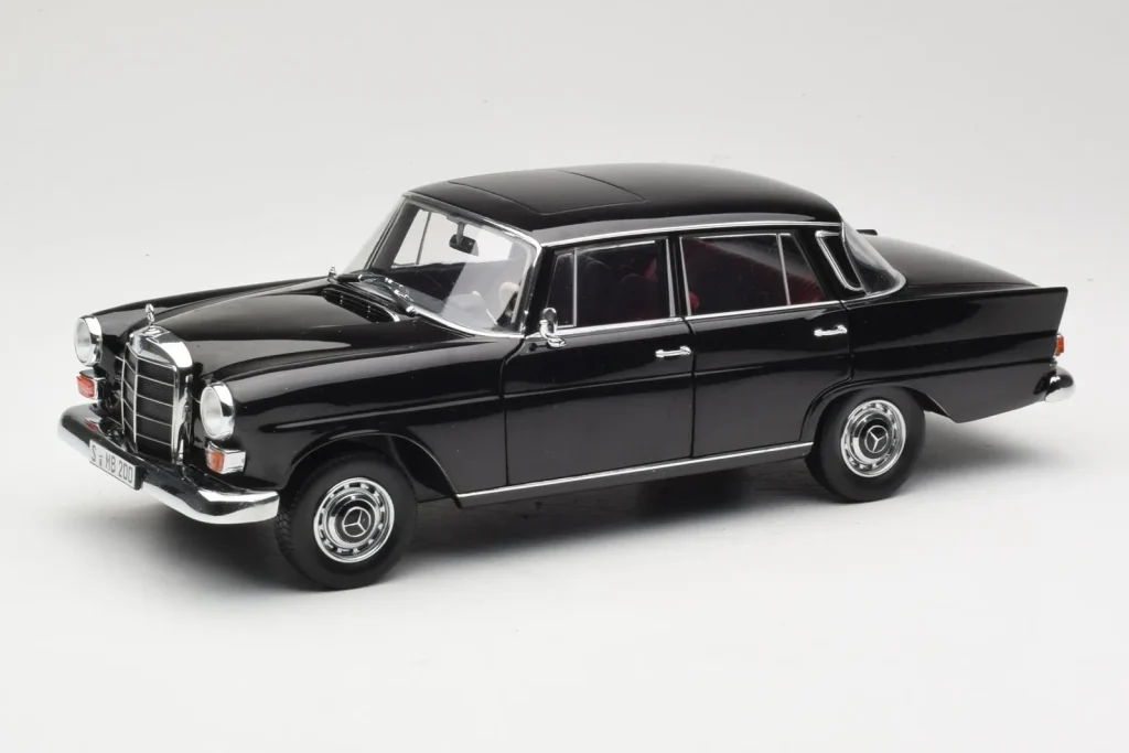โมเดลรถ 1:18 Mercedes 200 W110 สีดำ Norev (มือสอง)