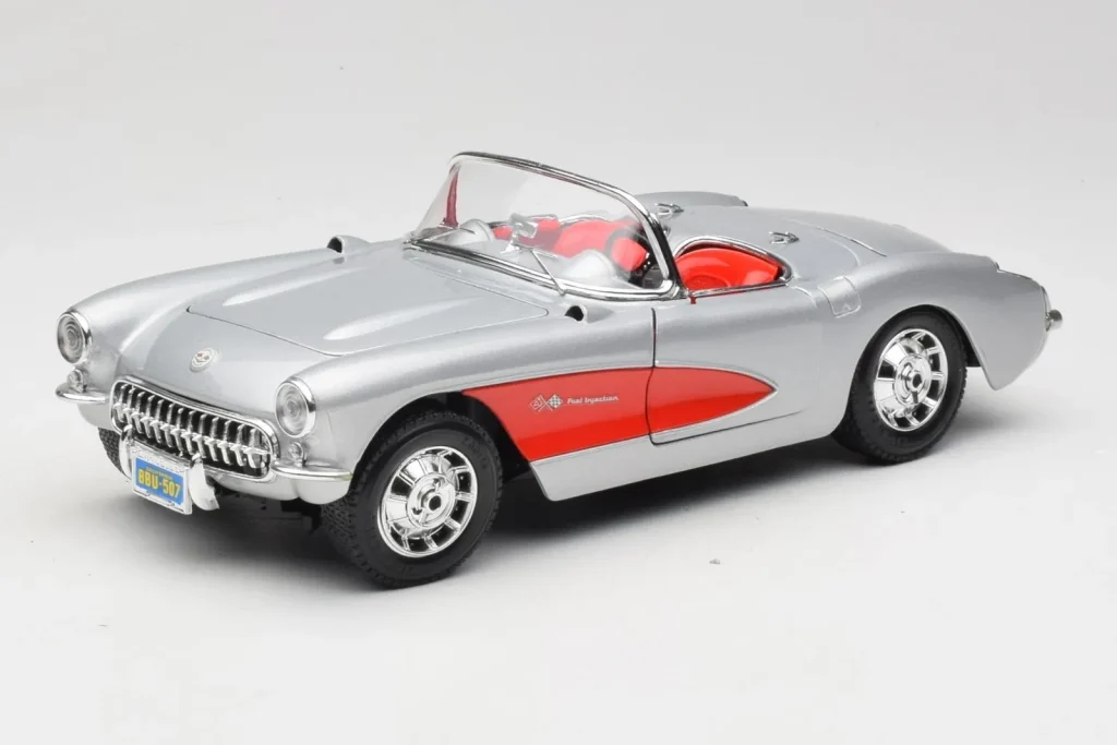 车型 1:18 Chevrolet Corvette C1 银色 Bburago
