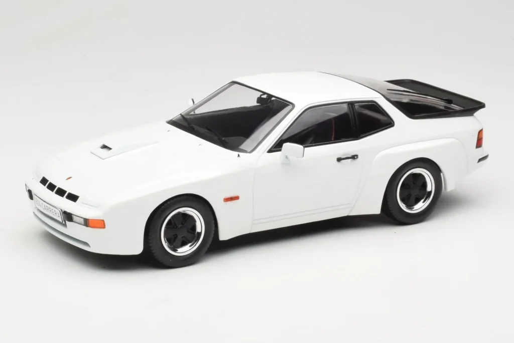 โมเดลรถ 1:18 Porsche 924 Carrera GT สีขาว MCG (มือสอง)