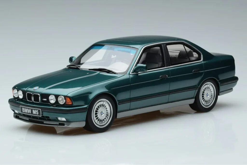 โมเดลรถ 1:18 BMW M5 E34 Cecotto Edition สีเขียว Otto