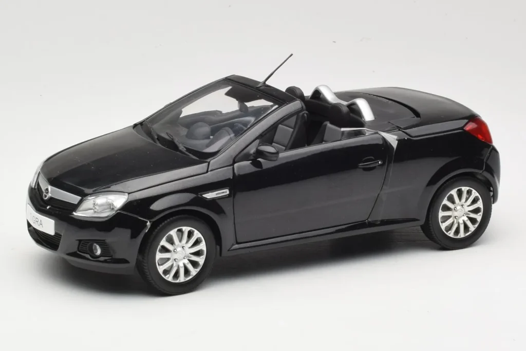 โมเดลรถ 1:18 Opel Tigra TwinTop B สีดำ Norev (มือสอง)