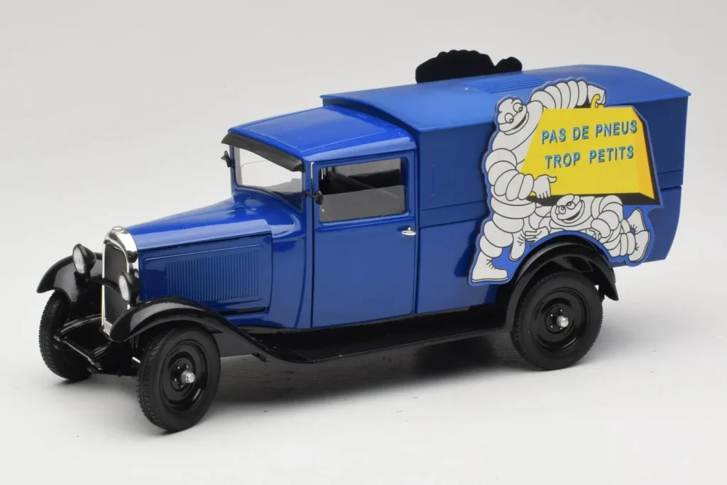 โมเดลรถ 1:18 Citroen C4 F Pas de Pneus Trop Petit สีน้ำเงิน Solido (มือสอง)