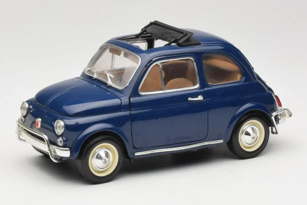 车型 1:18 Fiat 500 L 蓝色 Bburago