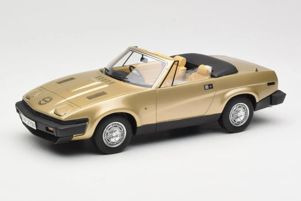 โมเดลรถ 1:18 Triumph TR7 DHC สีทอง BoS Models (มือสอง)