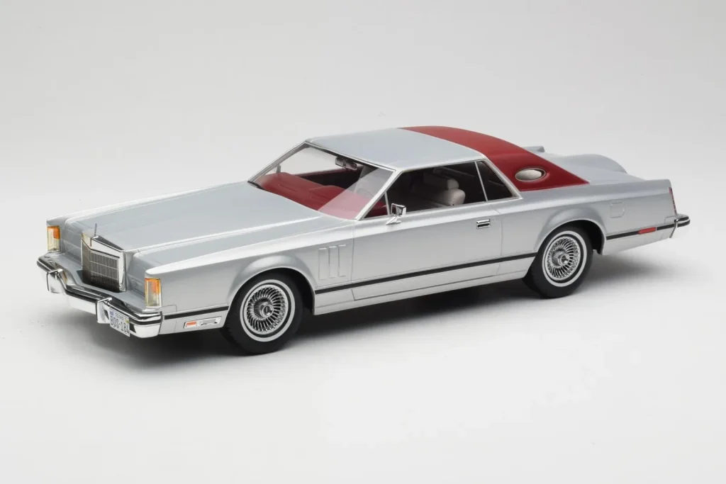 โมเดลรถ 1:18 Lincoln Continental Mark V Coupe สีเงิน BoS Models (มือสอง)