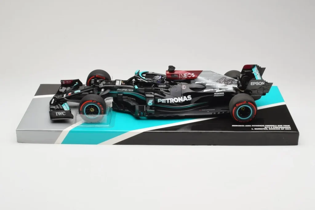 车型 1:18 Mercedes AMG Petronas W12 E Performance #44 L. Hamilton Bahrain GP 年 2021 Minichamps