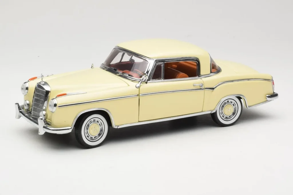 车型 1:18 Mercedes 220 SE W128 Coupe 米色 Sun Star
