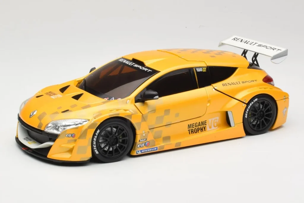 โมเดลรถ 1:18 Renault Megane Trophy Showcar Yellow Eurocup Megane Trophy ปี 2011 Norev (มือสอง)