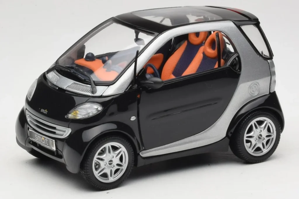 โมเดลรถ 1:18 Smart Fortwo สีดำ Kyosho (มือสอง)