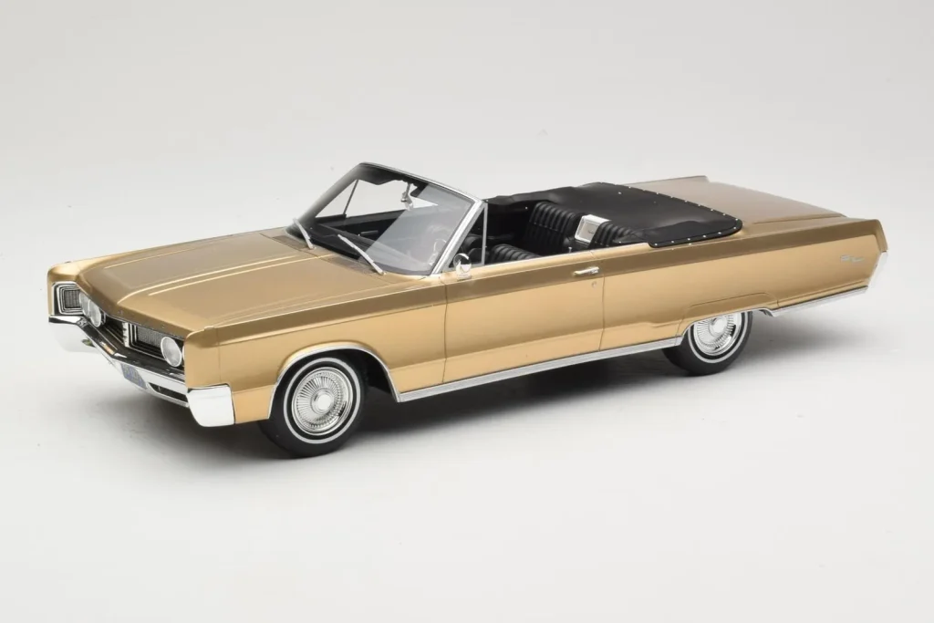 โมเดลรถ 1:18 Chrysler Newport Convertible สีทองเมทัลลิก BoS Models (มือสอง)