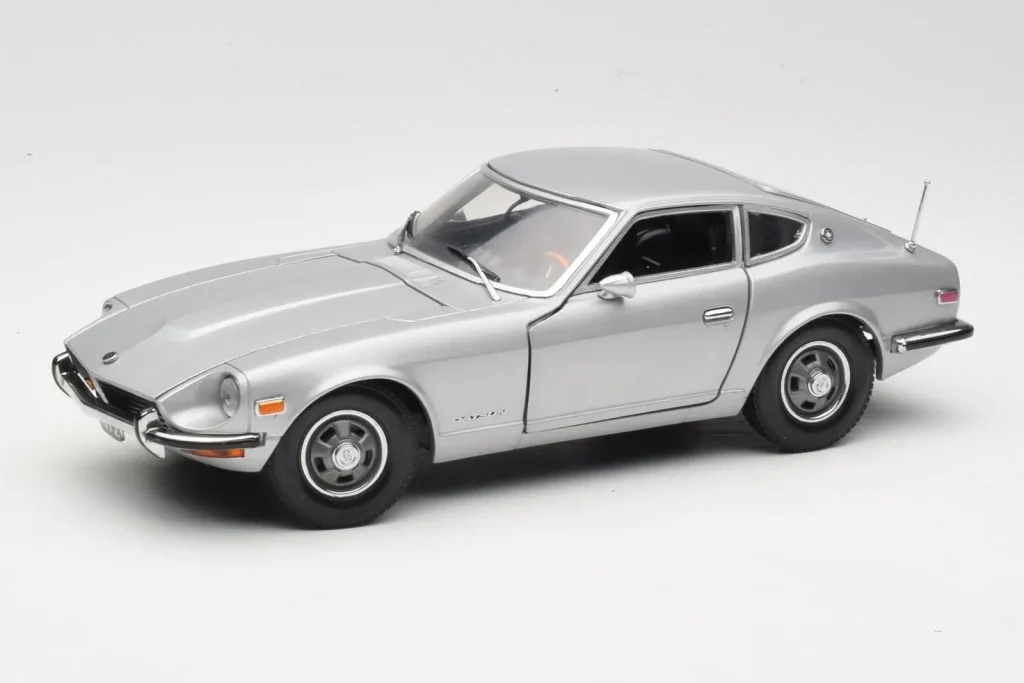 โมเดลรถ 1:18 Datsun 240Z S30 สีเงิน Sun Star (มือสอง)