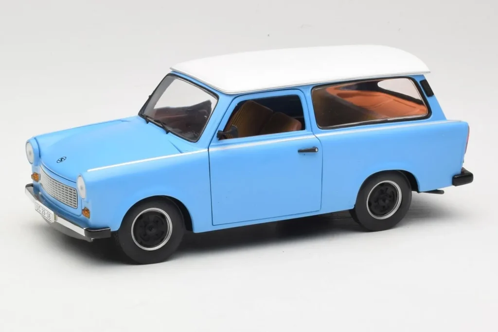 โมเดลรถ 1:18 Trabant 601 Estate สีน้ำเงิน Sun Star (มือสอง)