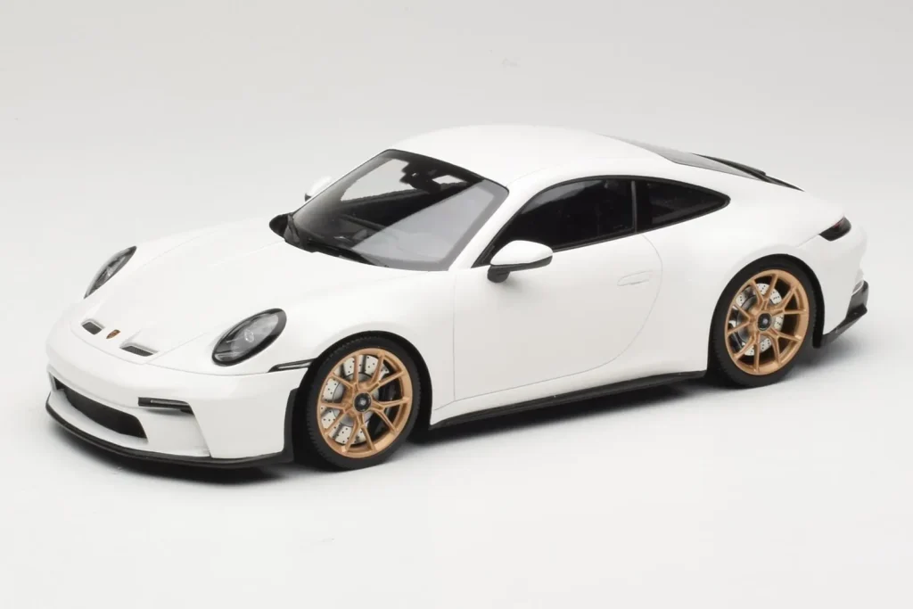 โมเดลรถ 1:18 Porsche 911 992 GT3 Touring White Neodyme Wheels Minichamps (มือสอง)