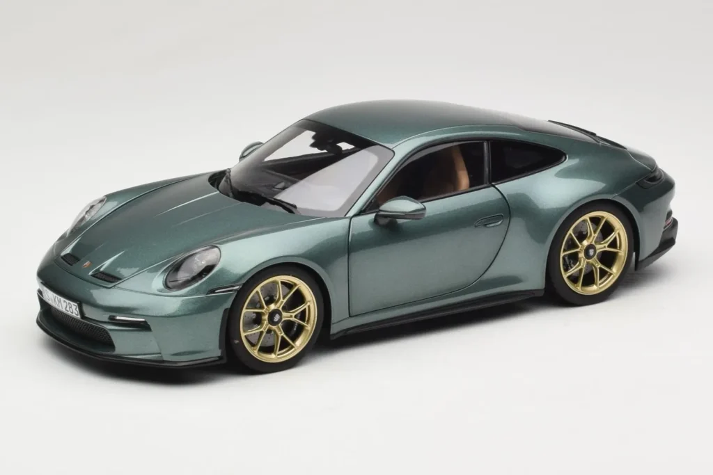 โมเดลรถ 1:18 Porsche 911 992 GT3 Touring Package Malachite สีเขียวเมทัลลิก Norev
