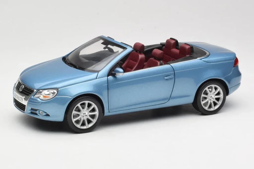 โมเดลรถ 1:18 Volkswagen Eos สีน้ำเงิน Norev (มือสอง)