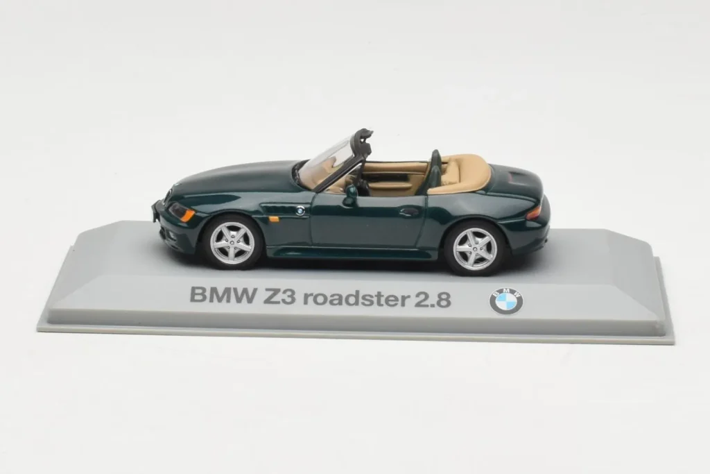 车型 1:43 BMW Z3 Roadster 2.8 Dark Green Minichamps