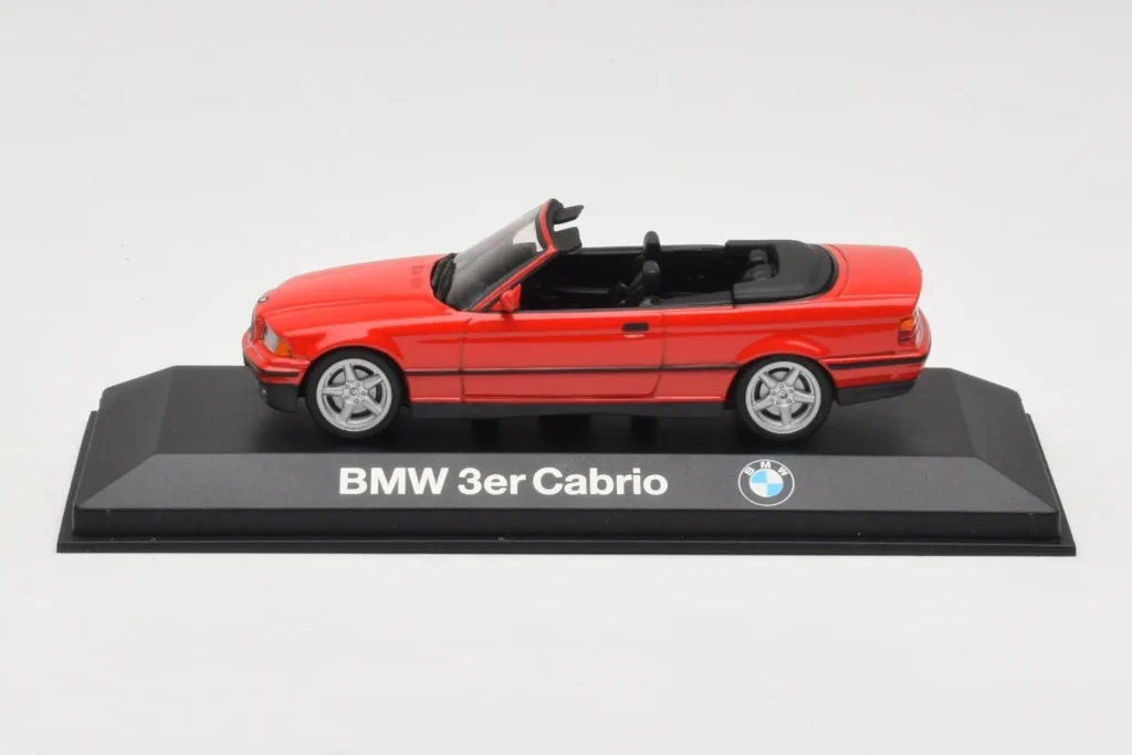 โมเดลรถ 1:43 BMW 3 Series E30 Cabriolet สีแดง Minichamps (มือสอง)