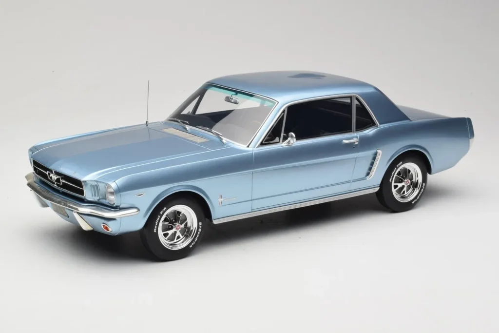 โมเดลรถ 1:12 Ford Mustang V8 Hardtop Pony GT Silver Blue GT Spirit