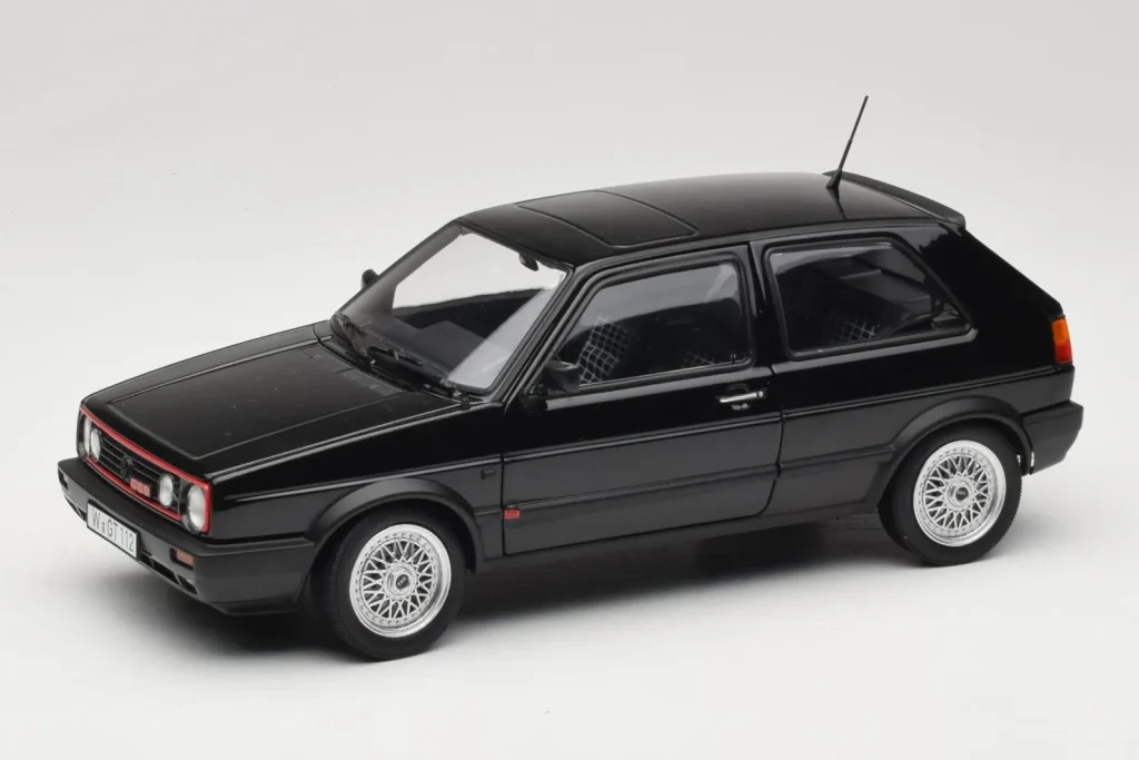 โมเดลรถ 1:18 Volkswagen Golf GTI Mk2 สีดำ Norev