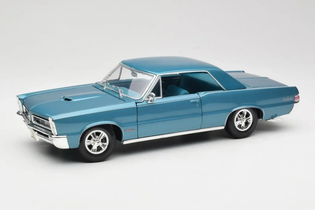 โมเดลรถ 1:18 Pontiac GTO Hurst Edition สีน้ำเงิน Maisto (มือสอง)