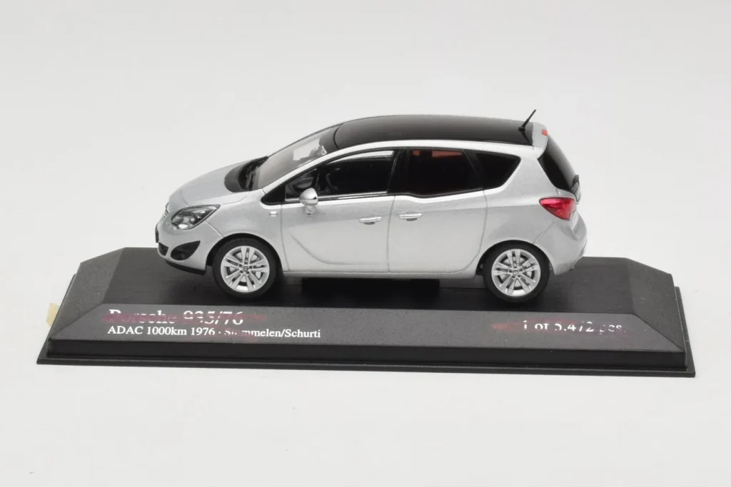 โมเดลรถ 1:43 Opel Meriva B สีเงินเมทัลลิก Minichamps (มือสอง)