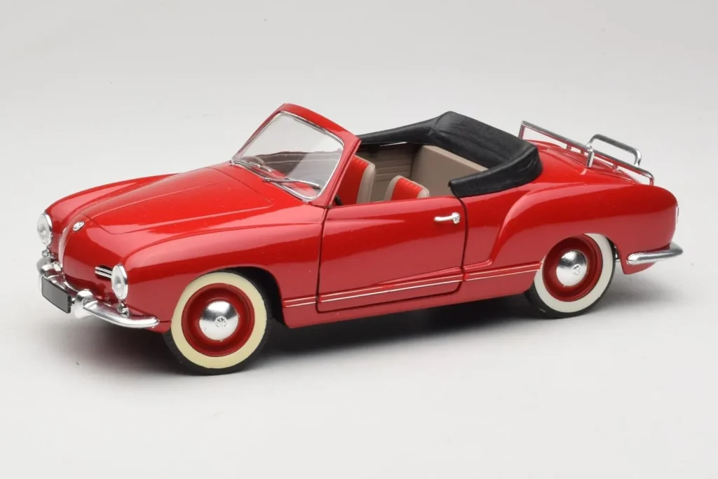 โมเดลรถ 1:18 Volkswagen Karmann Ghia Cabriolet สีแดง Solido (มือสอง)